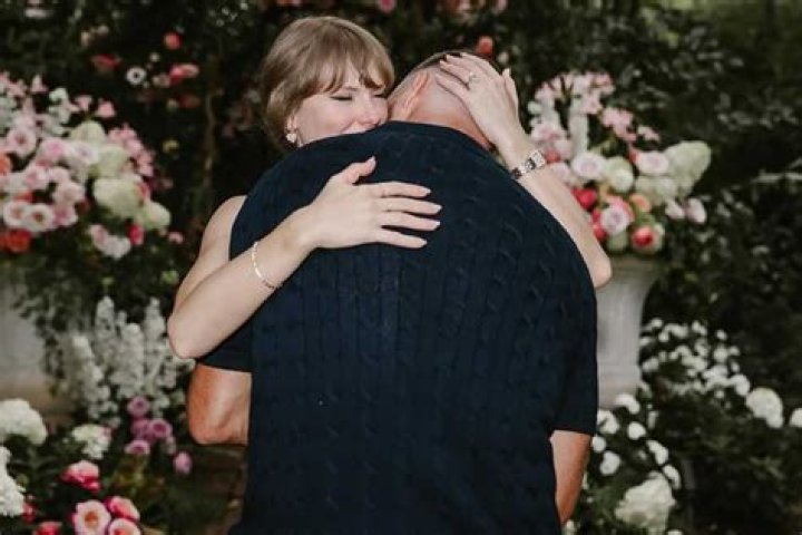 Russell Peters still engaged to girlfriend. Why did he divorce his ex-wife?